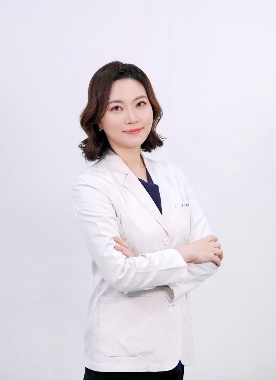 뷰성형외과 이훈주 원장, 쌍꺼풀 수술 등 눈 성형, 만족스러운 결과 원한다면 관련 이미지 1