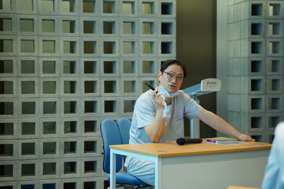 뷰성형외과, 환자의 높은 만족도를  위한 정기세미나 실시 관련 이미지 5
