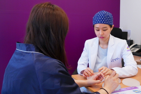 뷰성형외과 김지민 원장, 가슴성형 수술결과만큼 후 관리도 중요 관련 이미지 1