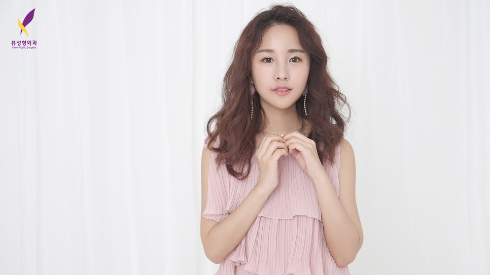 세련된 느낌의 뷰성형외과 인형라인 코성형 관련 이미지 3