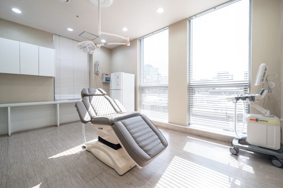 Samsung Station Dermatology Specialist: Stable Skin Care Through 20 Years of Experience and a Six-Physician Care System - Dermatology Specialist in Samseong-dong image 1