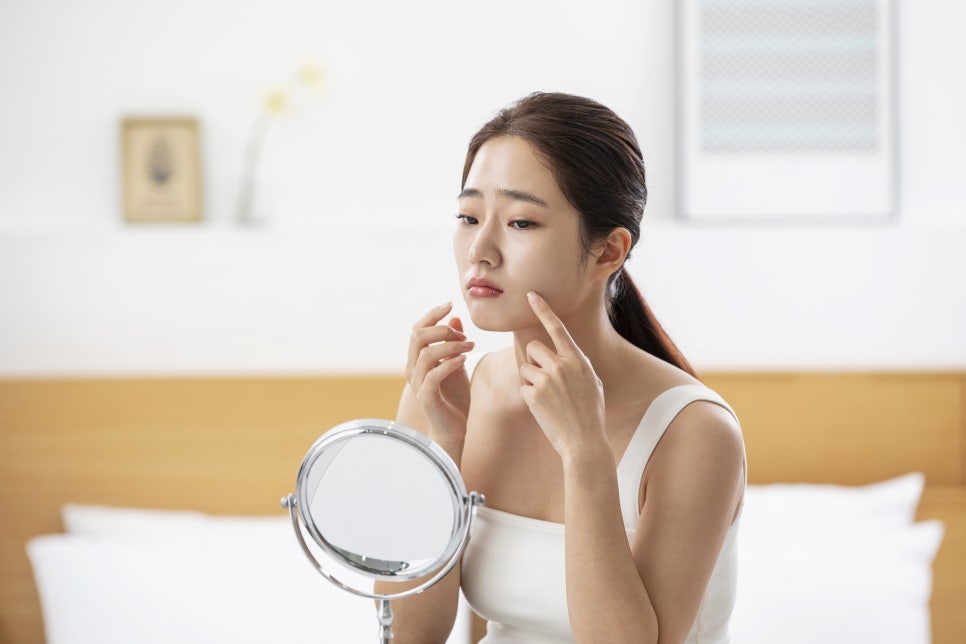What Are the Differences Between Gold PTT and Acne Skincare Among Acne Treatment Types? - Dermatology Specialist in Samseong-dong image 2