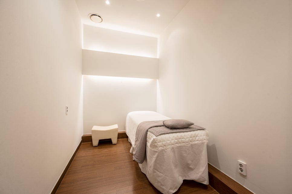 What Are the Differences Between Gold PTT and Acne Skincare Among Acne Treatment Types? - Dermatology Specialist in Samseong-dong image 6
