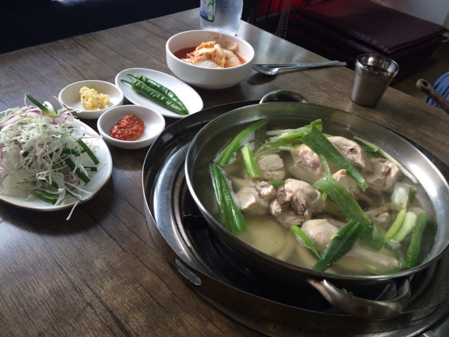 닭한마리칼국수~ 몸에도좋고 맛도좋아요 관련 이미지 1