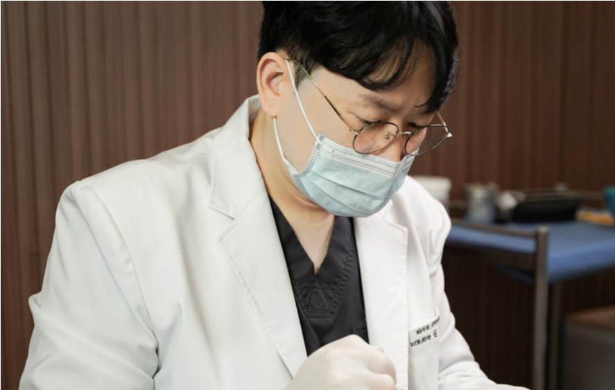 Seokchon Station Dermatology Clinic | If Resistance Develops After Body Botox Retreatment <Consultation> image 5