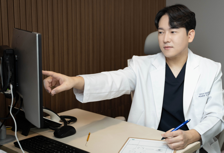 Konkuk University Upper Eyelid Surgery? Realistic Reasons You Should Also Consider Lower Eyelid Surgery - Piaf Clinic image 6