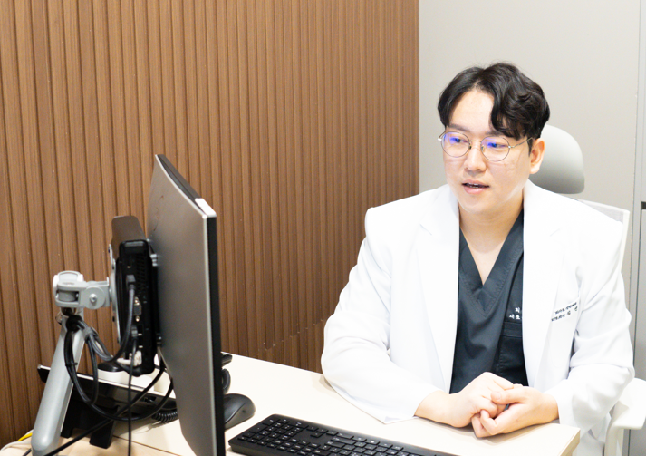 잠실새내역피부과 탄력저하 팔자주름 함께 잡고 싶다면 클릭 관련 이미지 1