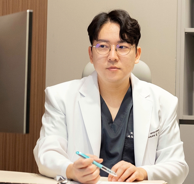 Songpa Plastic Surgery for Eye Surgery? Upper Eyelid or Lower Eyelid Surgery? Age Does Not Matter image 1