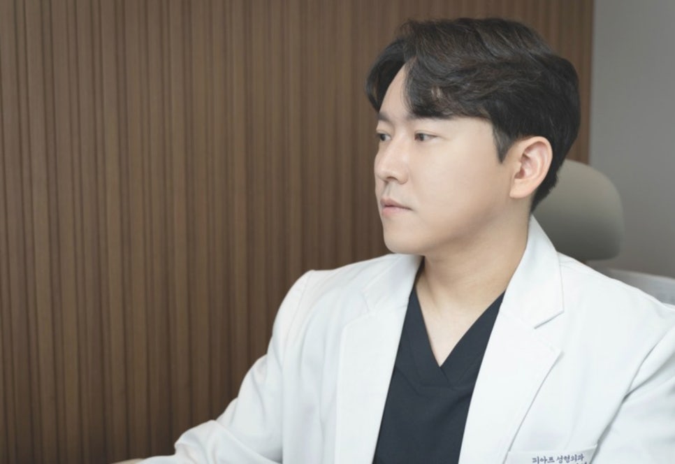 Rhinoplasty at a Songpa Plastic Surgery Clinic? The Tip Matters More Than the Bridge | Bulbous Nose image 3