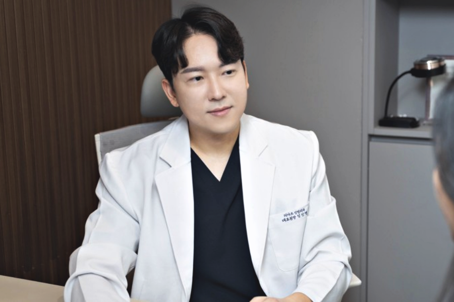 Jamsil Plastic Surgery: What’s the Difference Between Lower Blepharoplasty and Under-Eye Fat Repositioning for Middle-Aged Eye Surgery? image 1