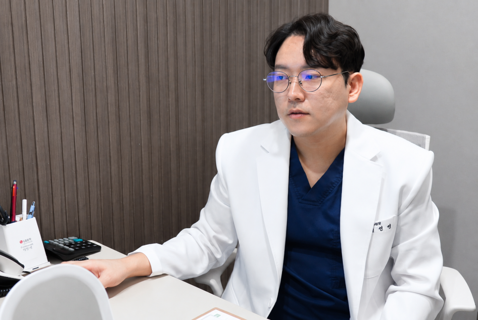 Double-Chin Fat Removal: Comparing Newviju Double-Chin Injections and V-Olet image 4