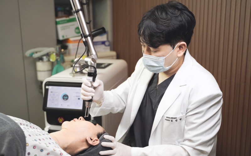 Why Ptosis Should Also Be Considered in Upper Blepharoplasty for Drooping Eyes in Jamsil | Pief Clinic image 4