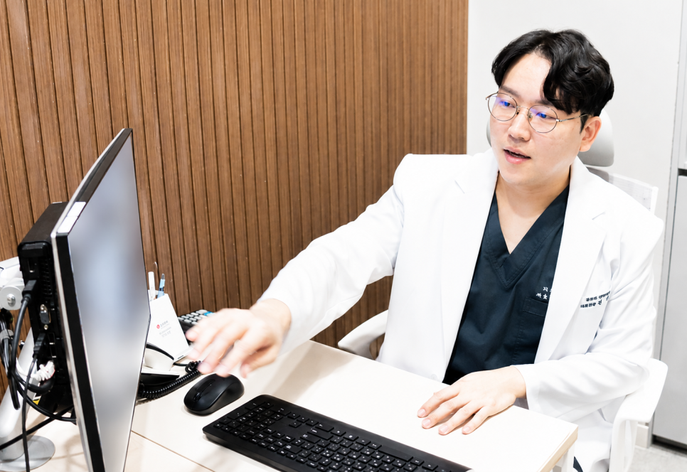 Jamsil Saenae Station Dermatology Clinic | Ulthermage vs. TenTherma for a Fading Jawline <Written by a Doctor> image 3