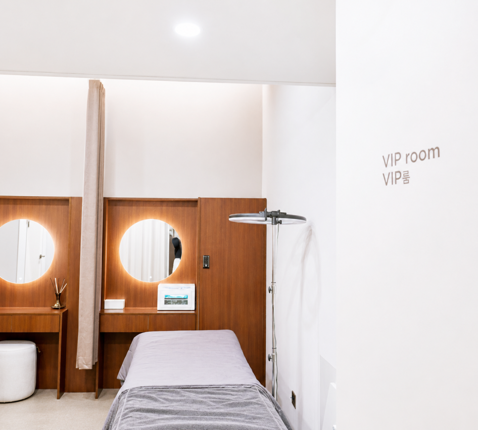 Songpa-gu Dermatology | What to Know When Looking for a Clinic for Under-Eye Fat Repositioning image 6