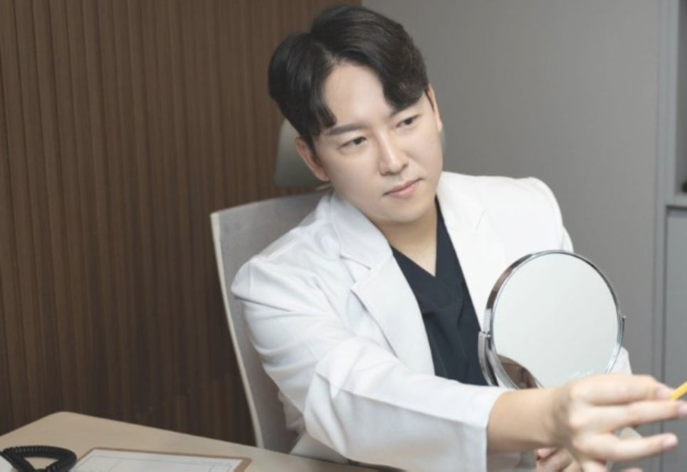 Rhinoplasty at a Songpa Plastic Surgery Clinic? The Tip Matters More Than the Bridge | Bulbous Nose image 2