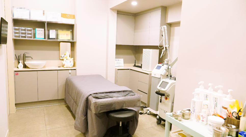 Lower Eyelid Surgery for Middle-Aged Adults Is Not Necessary for Everyone image 19