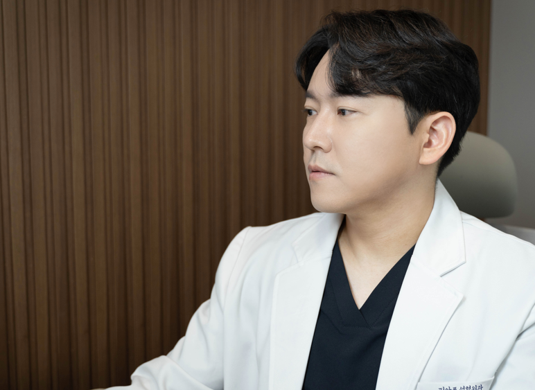 Konkuk University Upper Eyelid Surgery? Realistic Reasons You Should Also Consider Lower Eyelid Surgery - Piaf Clinic image 1