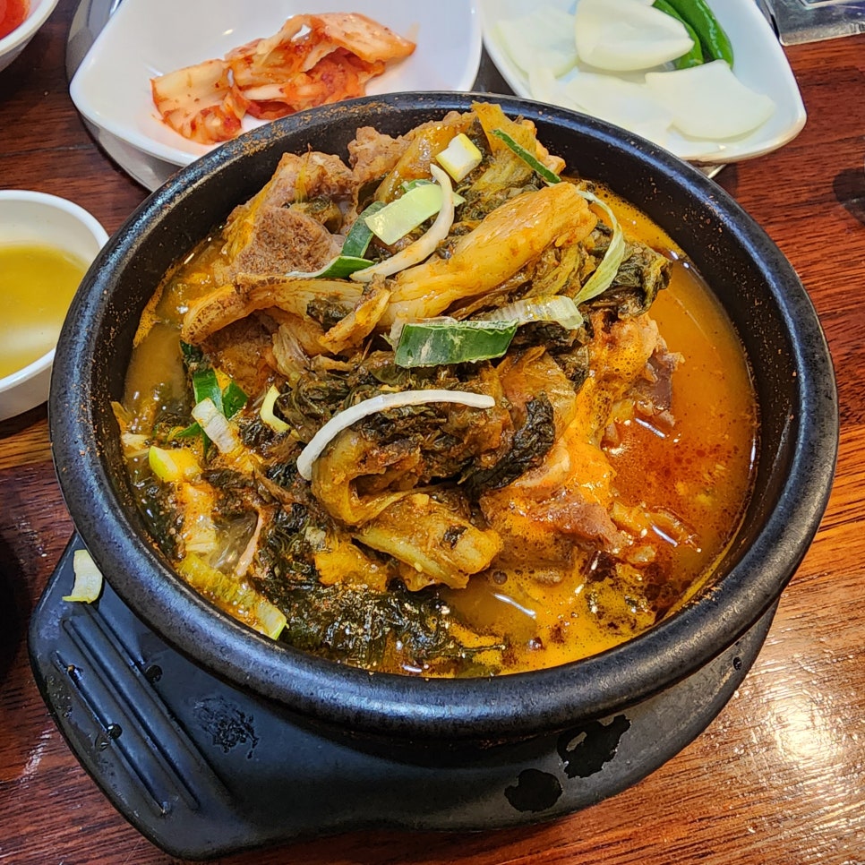 결국 뼈해장국을 고르는 이유, 잠실새내 팔팔감자탕에서 느낀 기본의 힘 관련 이미지 4