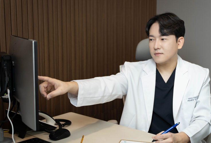 Gangnam Lower Blepharoplasty: 3 Important Precautions You Must Know Before Visiting the Clinic - PIAF Clinic image 8