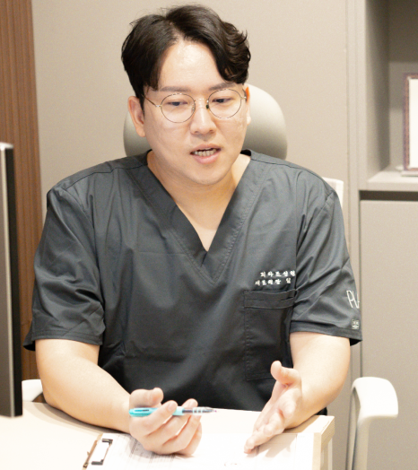 In Your 50s, Is It Better to Have Upper Blepharoplasty and a Forehead Lift Together? <The Answer Revealed> image 2
