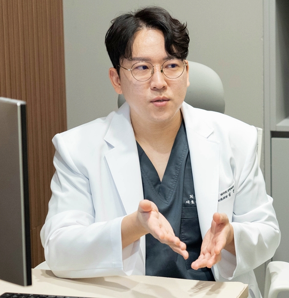 Upper Eyelid Surgery Price? Side Effects? Click If You’re Worried image 4