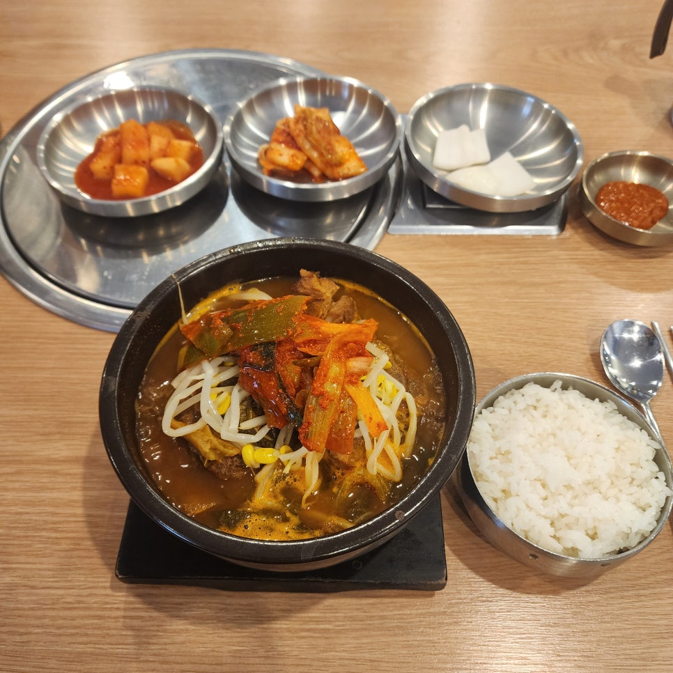 The Taste of Boney Hangover Soup Near Sports Complex Station That Connects the Awkward Enthusiasm of Opening Days with Today’s Depth image 3