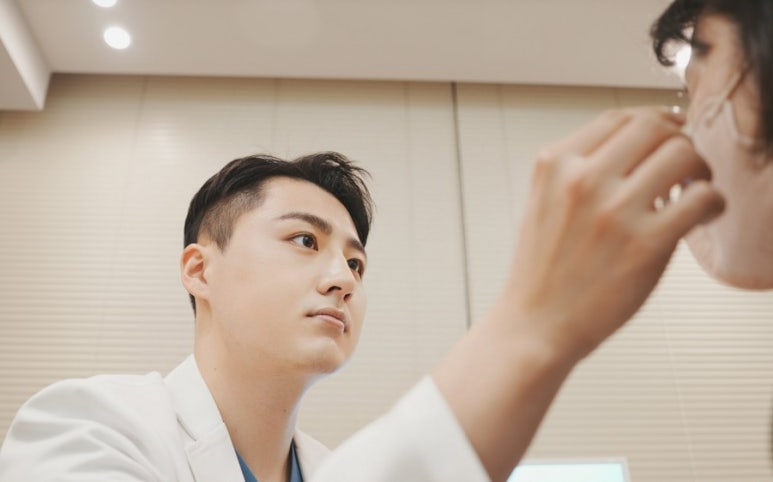 Which Clinic Is Good at Under-Eye Fat Repositioning? - Summary by Director Kim Hyun-jo image 5