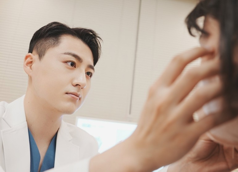 Forehead Lift Scars—Will They Really Be Unnoticeable? Put Your Worries Aside! image 5