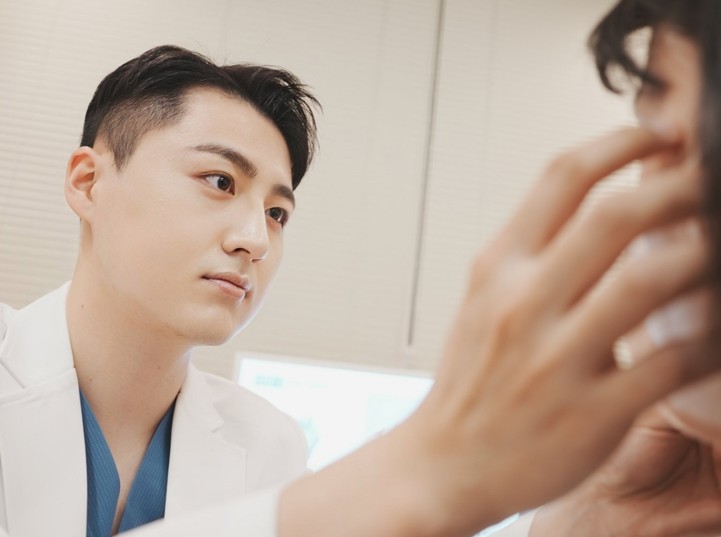 Can Lower-Eyelid Fat Repositioning Resolve Dark Circles? image 9