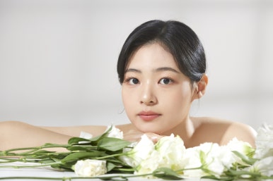 Can double eyelids develop later in life? image 9