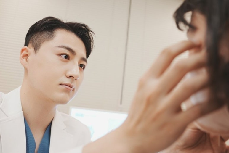 중년 눈밑지방재배치 김현조 원장님이 추천하는 이유 <공개> 관련 이미지 2