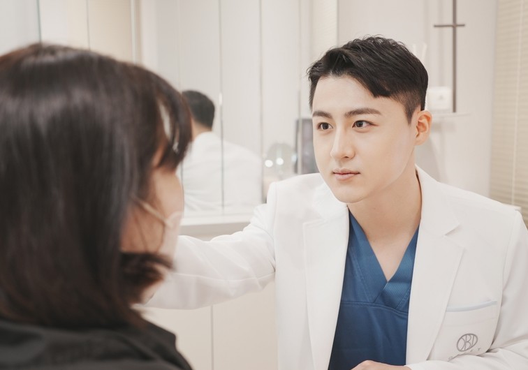 눈밑지 지방이식 부작용 없는 김현조 원장님의 <비결> 공개 관련 이미지 11