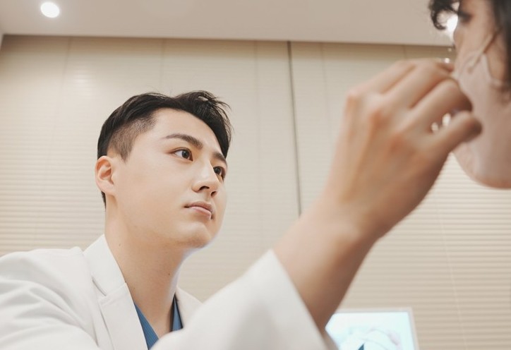 눈밑지 회복기간 휴가 써야겠죠? 김현조 원장님 답변! 관련 이미지 2