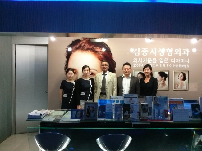 영국 성형외과의사 닥터 험자 / 김종서성형외과 방문기 2013.10.19 관련 이미지 1