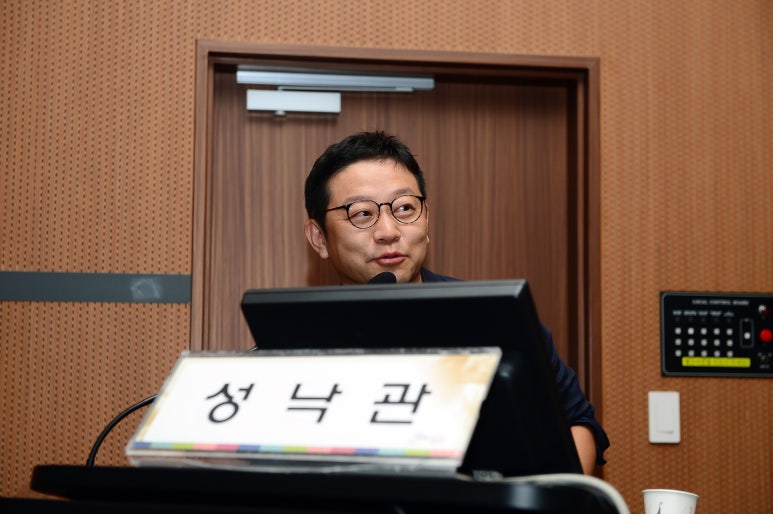 Botox Filler 2018 Plastic Surgery Society Presentation / Sunken Eye Filler, Forehead Calcium Filler / Kim Jong-seo Plastic Surgery Clinic image 5