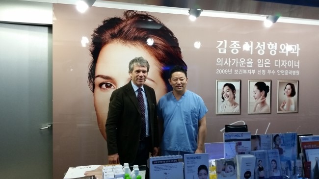 Italian Plastic Surgeon Luca (Luca) Visits Kim Jong-seo Plastic Surgery Clinic / Discussion on Ellansé Filler / April 16, 2015 image 1