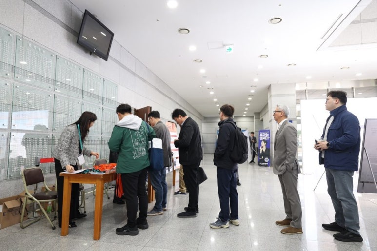 Kim Jong-seo Plastic Surgery X CellFusion C X Retinage Seminar Participation! Dermatology Specialist Seminar现场 Sketch image 2