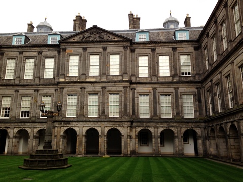 Holy Rood Palace / 영국여왕이 스코틀랜드에 오면 묵는 왕궁 / 김종서성형외과 스코틀랜드 세미나발표 2013 Oct 관련 이미지 3