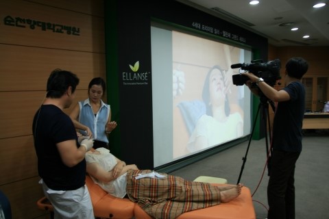 엘란쎄 필러 세미나후 감사패 / 순천향대학교병원에서 / 존경하는 서울교수님이윤호선생님을 모시고 관련 이미지 19