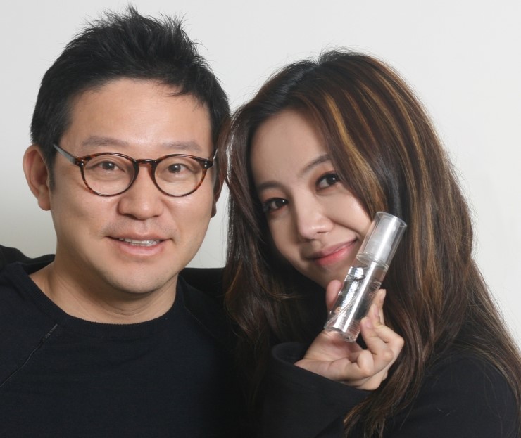 ‘Please Take Care of My Vanity Table’ Go Eun-ah Surprises Everyone by Revealing a Common-Sense-Breaking Basic Makeup Routine ‘Surprise’ Retinage Rosedefres Mist image 2