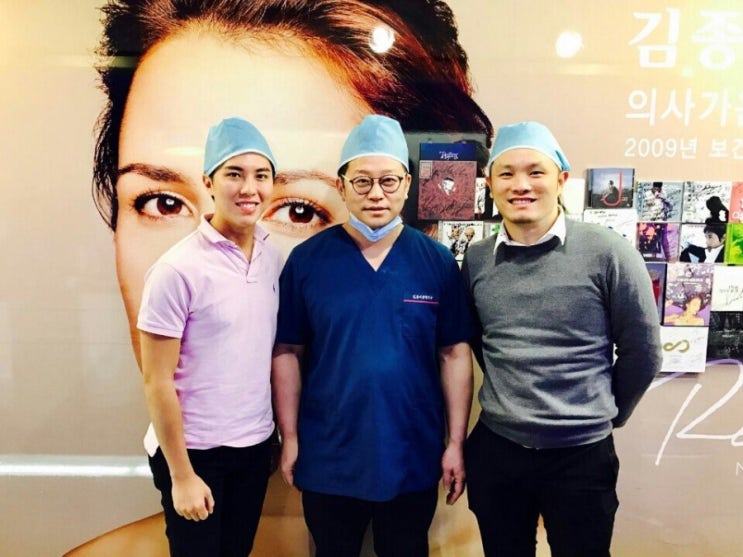Singapore Doctor Lecture on Double Eyelid Surgery image 4
