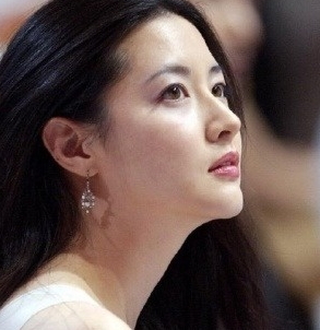 [연예인성형외과] 무조건 연예인성형 에 현혹되지 말고 자신에게 맞는 수술법 찾는것이 중요. 관련 이미지 7