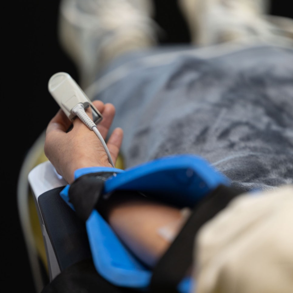 하루플란트 수면 임플란트, 나이 많아서 걱정된다면? 오히려 고령에게 더 적합하답니다! 관련 이미지 2