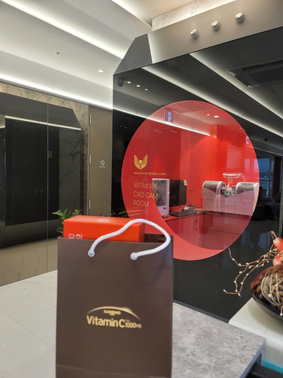 행복이 넘치는 강남역 하루플란트치과 3월 생일파티와 환자분들의 선물&hearts; 관련 이미지 2