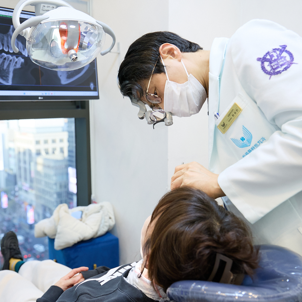 진짜 내 치아 같은 임플란트? 자연스러운 모양으로 심미성까지 살려낸 하루플란트의 선택 관련 이미지 2