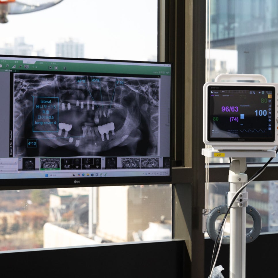 틀니가 불편했다면? 임플란트와의 차이를 확인해보세요! 임플란트 치료 전 꼭 봐야 할 차이 관련 이미지 7