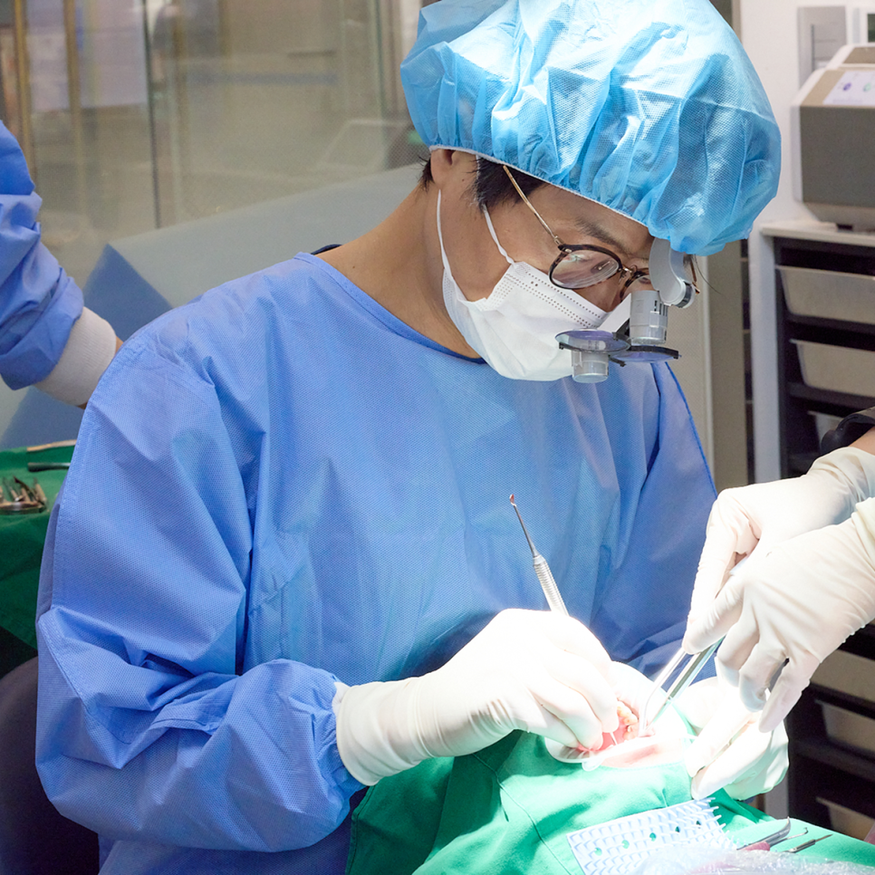 임플란트 수명, 왜 사람마다 다를까? 임플란트 수명을 더 끌어올리는 하루플라즈마에 주목하세요! 관련 이미지 1