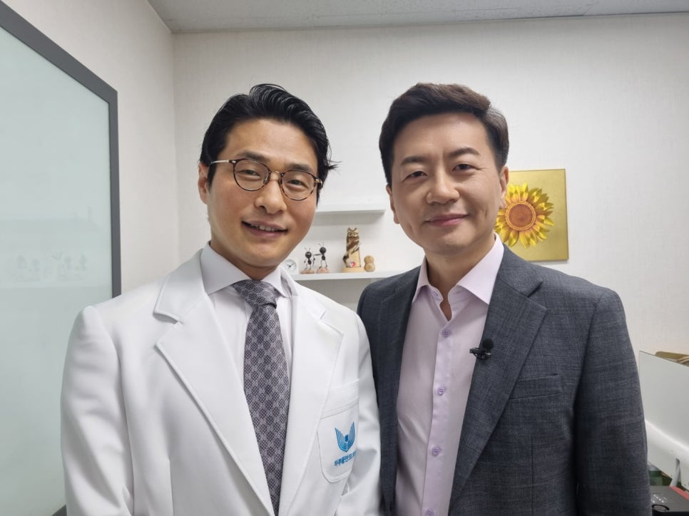 하루플란트치과 변성만 원장 신영일의 비즈정보 플러스 출연 (feat.무절개임플란트) 관련 이미지 6