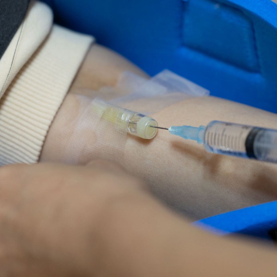 잠자는 사이, 임플란트 식립 끝? 수면 임플란트 마취, 안전한 방법일까요? 관련 이미지 4