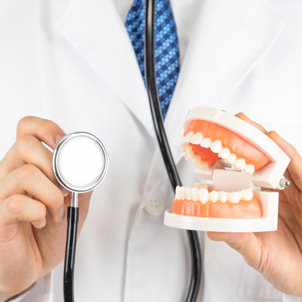 틀니가 불편했다면? 임플란트와의 차이를 확인해보세요! 임플란트 치료 전 꼭 봐야 할 차이 관련 이미지 3